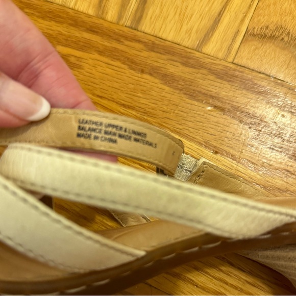 Born Cream Leather Strappy Slip-on Low Heels, Sz 9 - Picture 5 of 7